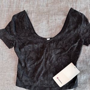 Lululemon Align Crop Tee in Camo. NEVER WORN **